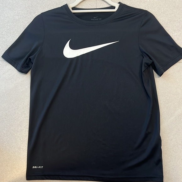 Nike Boy's Dri-Fit Legend T-Shirt! - Picture 2 of 5